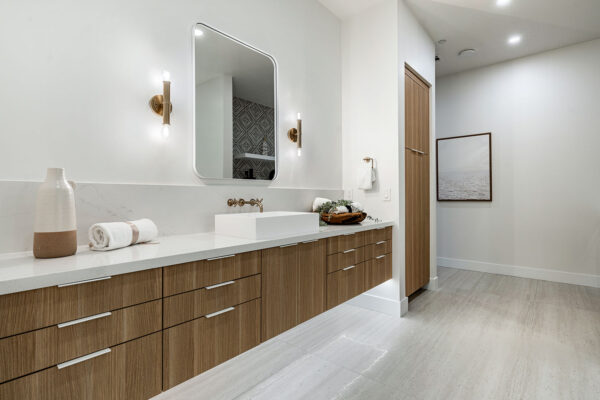 33-109 E Hayward Ave (32 of 71)