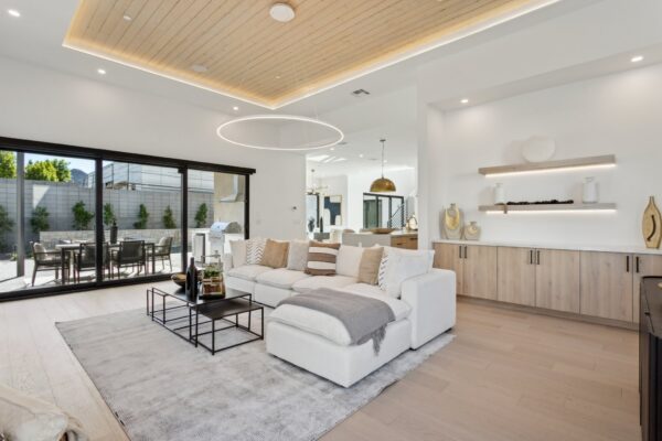 10-web-or-mls-1830-e-palmaire-ave