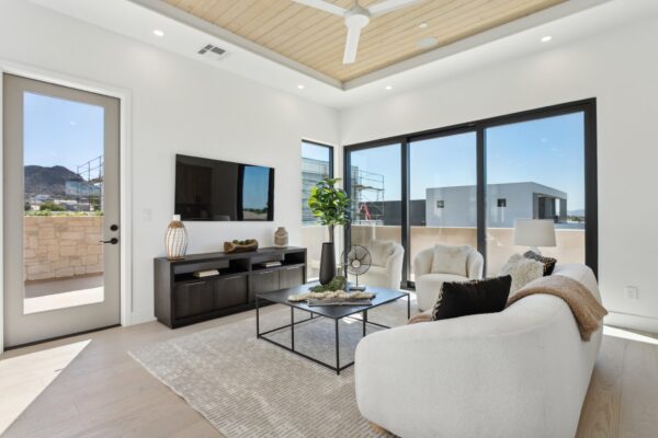 30-web-or-mls-1830-e-palmaire-ave