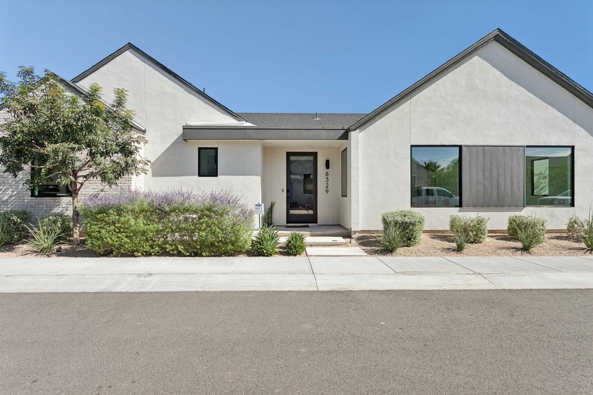 1-web-or-mls-6329-n-10th-dr