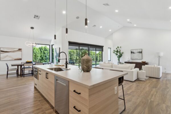 14-web-or-mls-6329-n-10th-dr