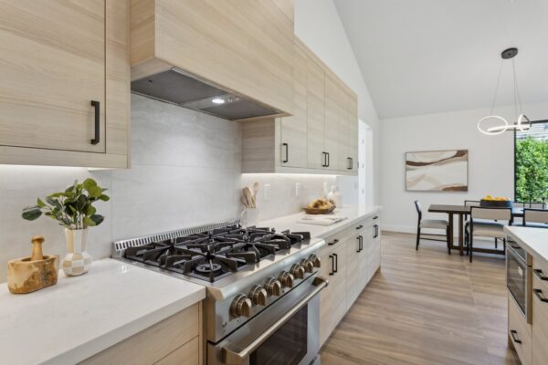 15-web-or-mls-6329-n-10th-dr