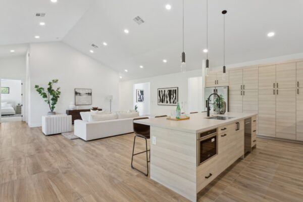 16-web-or-mls-6329-n-10th-dr