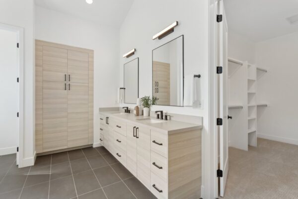 21-web-or-mls-6329-n-10th-dr