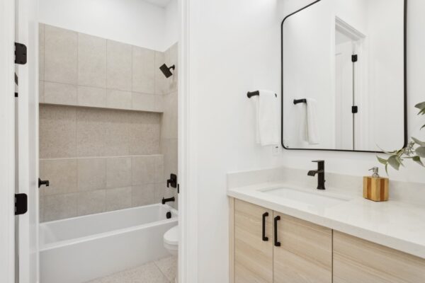 31-web-or-mls-6329-n-10th-dr