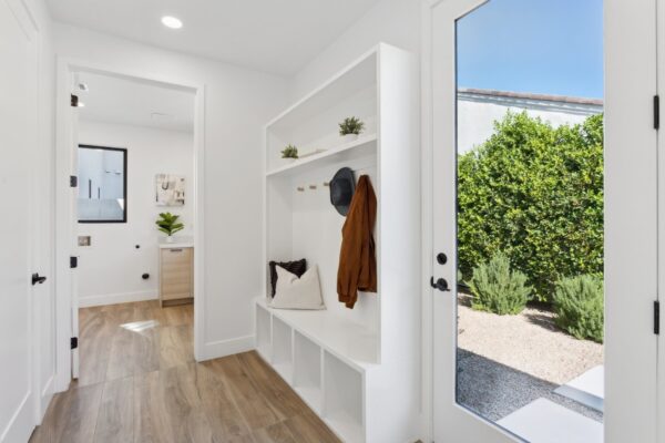 35-web-or-mls-6329-n-10th-dr