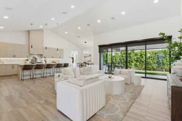 4-web-or-mls-6329-n-10th-dr